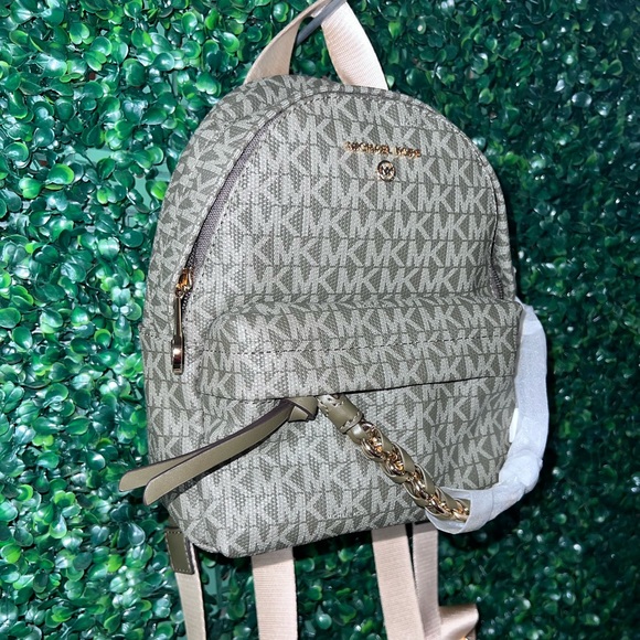 🌟New Michael Kors Logo Chain-Strap Backpack🌟 - Picture 3 of 11